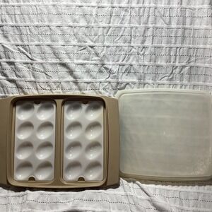 Vintage Tupperware Deviled Egg Carrier Tan White 16 Slot Server 723-1 with Lid